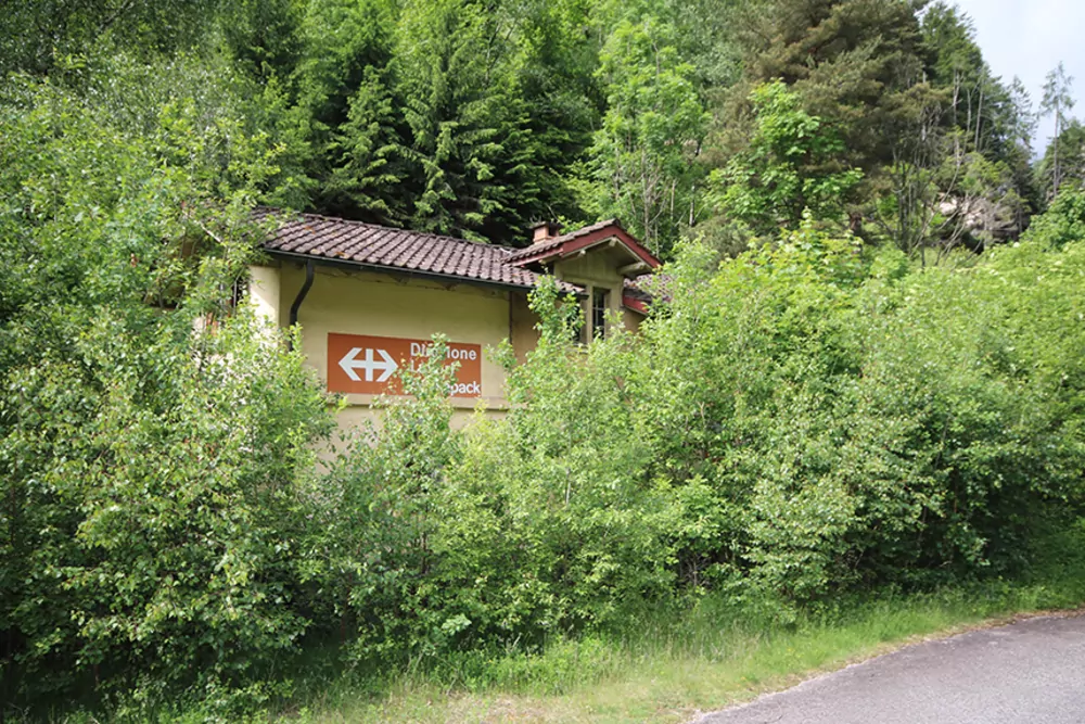 «Altes Bahngebäude der Gotthard-Bahnstrecke.»