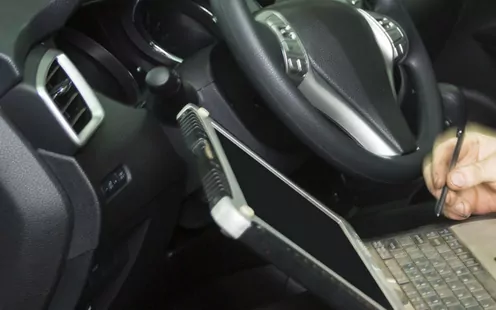L’auto: una macchina di raccolta dati