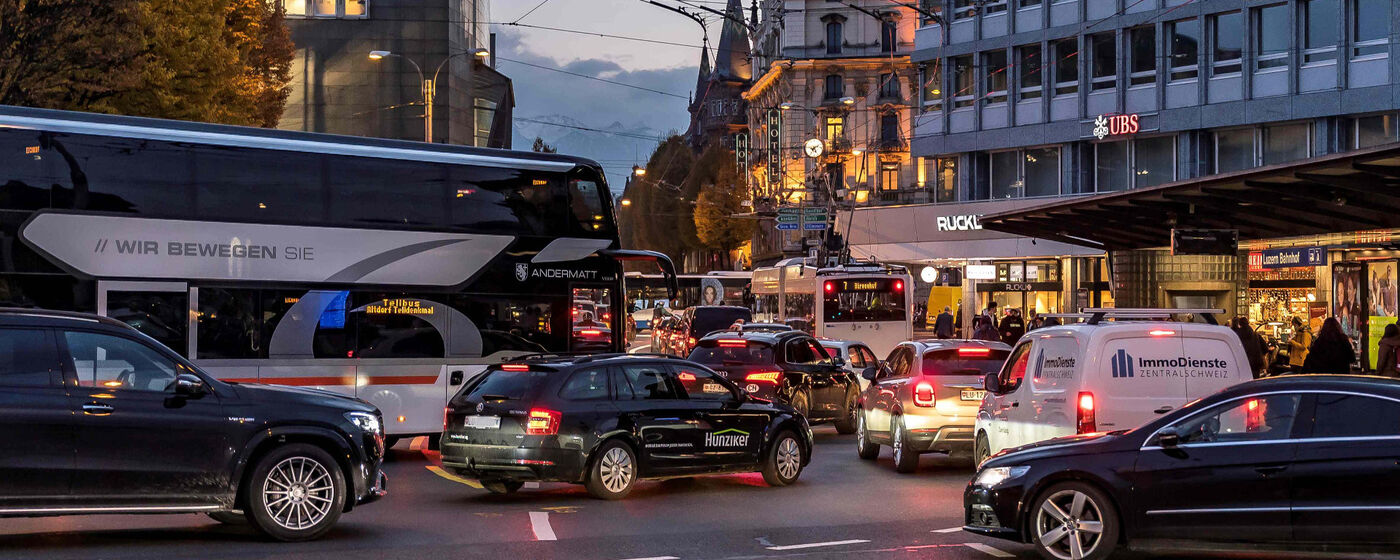 Abendverkehr in der Stadt Luzern