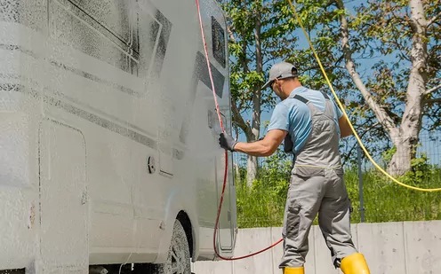 Wohnmobil und Wohnwagen korrekt einwintern