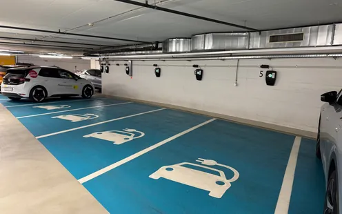 Elektroauto-Ladestationen in Parkhäusern: Tops und Flops
