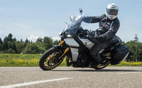 Moto: guidare in curva 