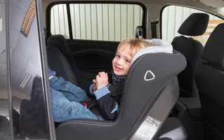 Sichern Sie Ihr Kind im Auto richtig!