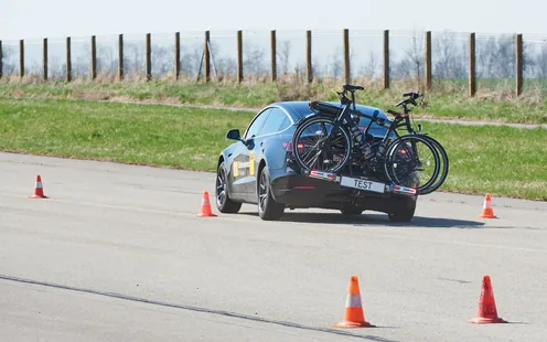 Veloträgertest: Richtig montiert sind Trägersysteme auf der Anhängerkupplung eine sichere Lösung